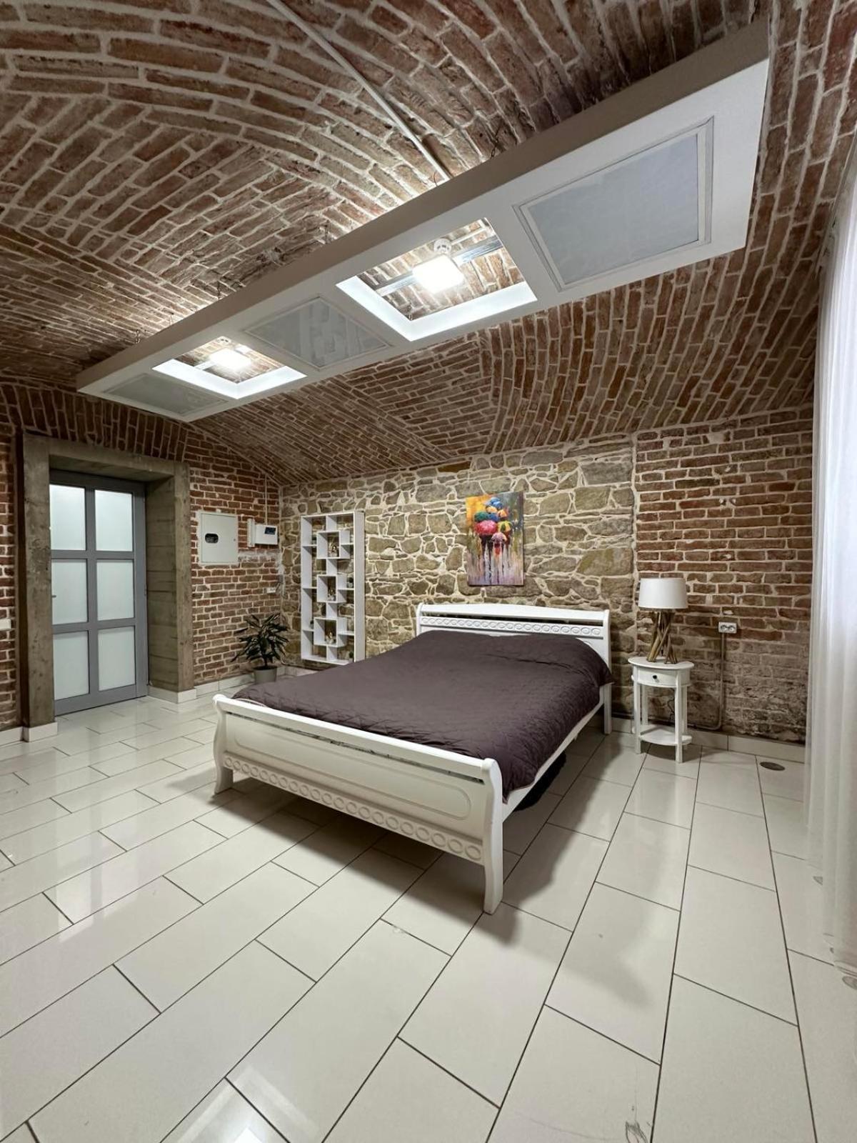 2Х Кім-Й Loft На Площі Філармонії By Willox Lejlighed Tjernivtsi Eksteriør billede